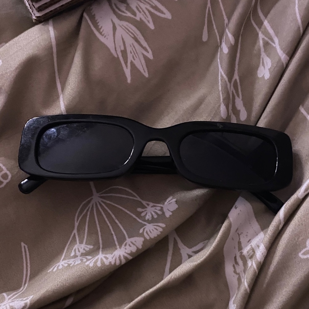 SHEIN Black Rectangular Sunglasses